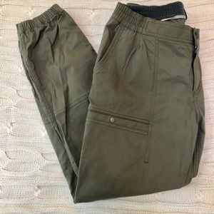 Never Worn Mountain Hard Wear Pants